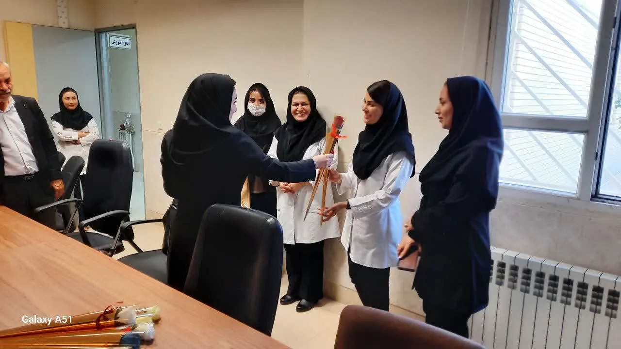 دیدار شهردار و اعضای شورای اسلامی شهر چورزق با کادر پرستاری به مناسبت گرامیداشت روز پرستار.